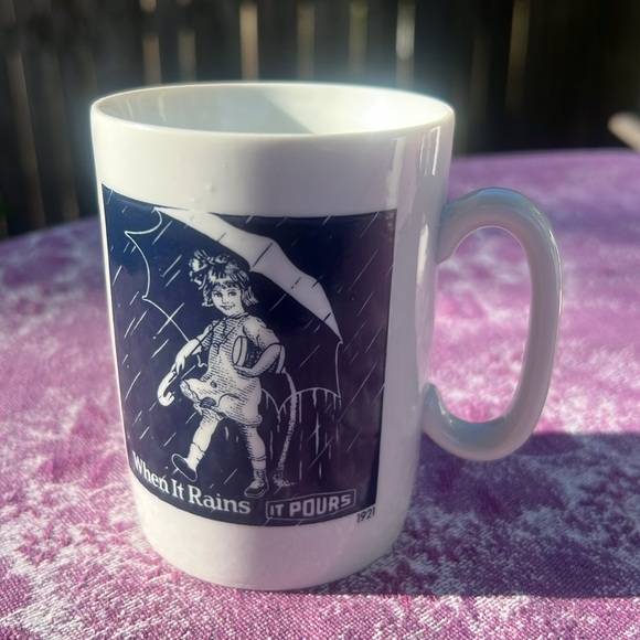 Vintage Morton Salt Mugs 1914 1921 1956 and 1968 - When It Rains It Pours - Picture 3 of 7